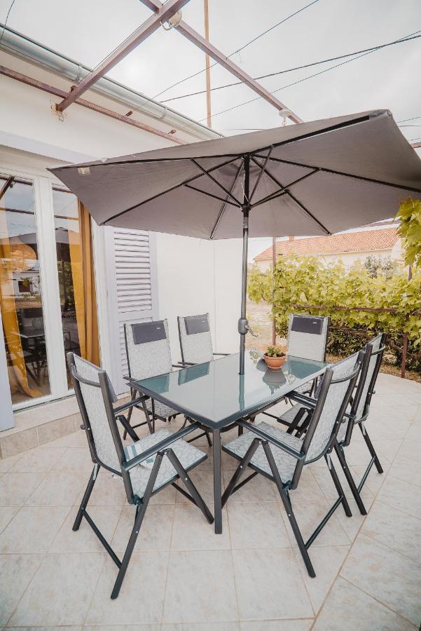 Вилла Cosy Family Friendly House Задар Экстерьер фото