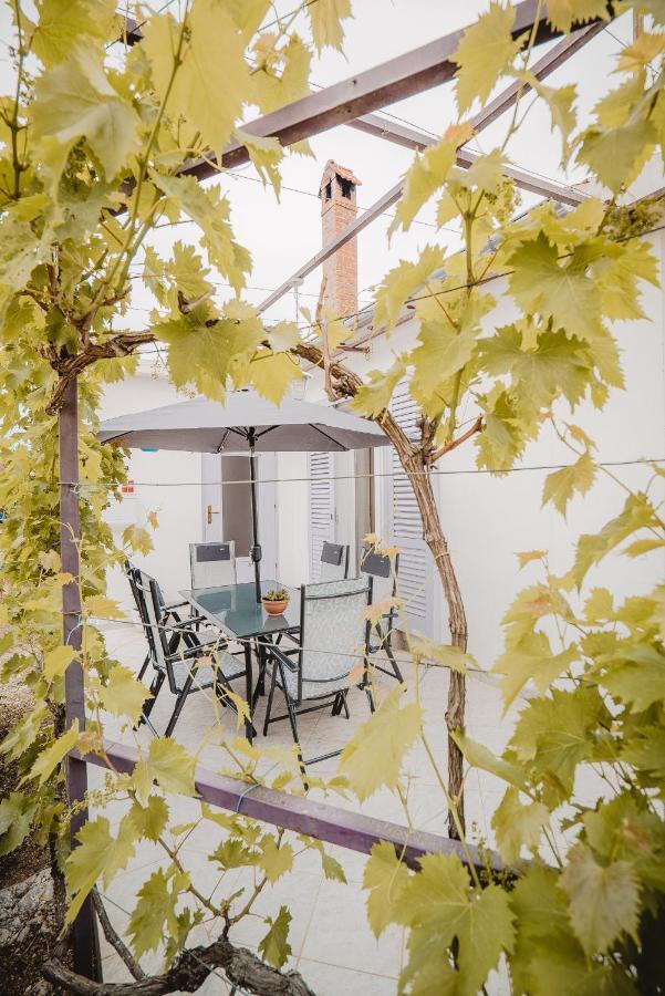 Вилла Cosy Family Friendly House Задар Экстерьер фото
